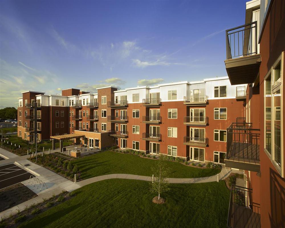 Execustay At York Place Apts Edina Esterno foto